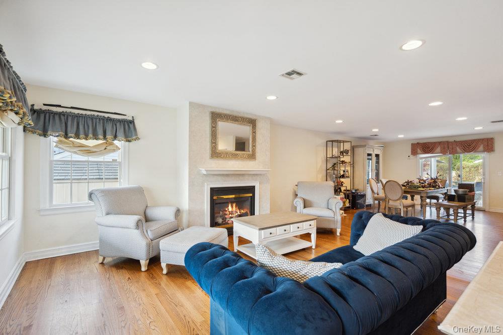 47 Syosset Circle, Syosset, NY 11791