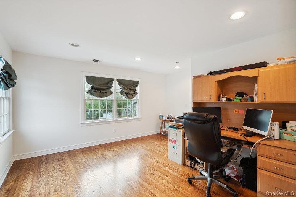 47 Syosset Circle, Syosset, NY 11791