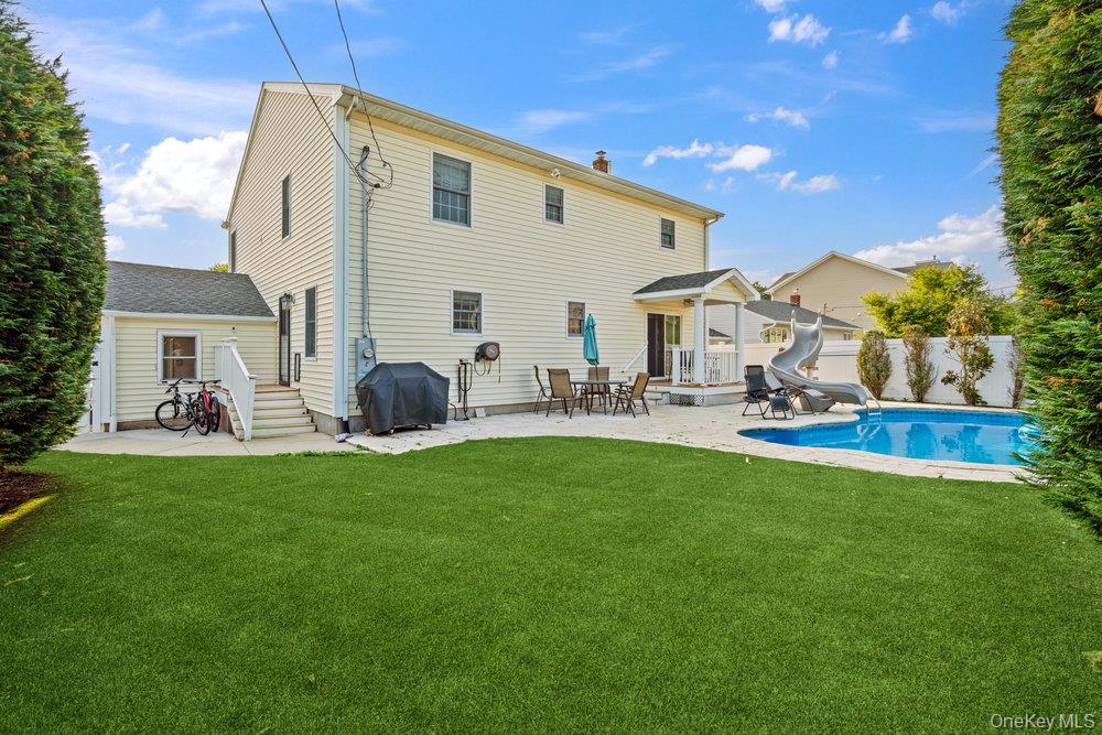 47 Syosset Circle, Syosset, NY 11791