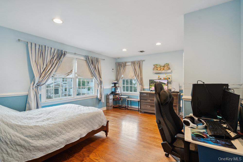 47 Syosset Circle, Syosset, NY 11791