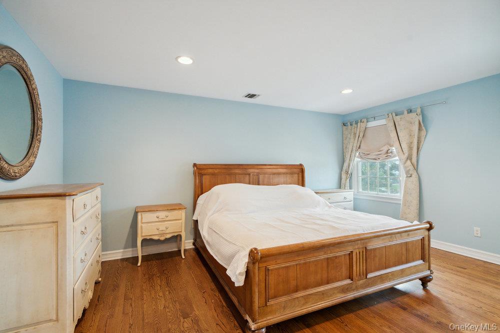 47 Syosset Circle, Syosset, NY 11791