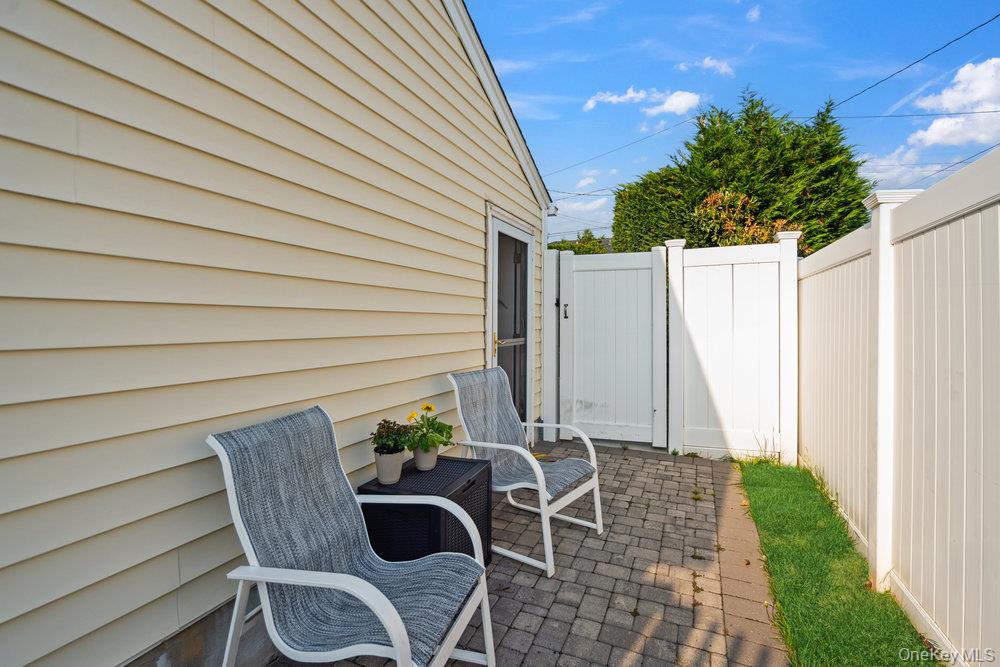 47 Syosset Circle, Syosset, NY 11791