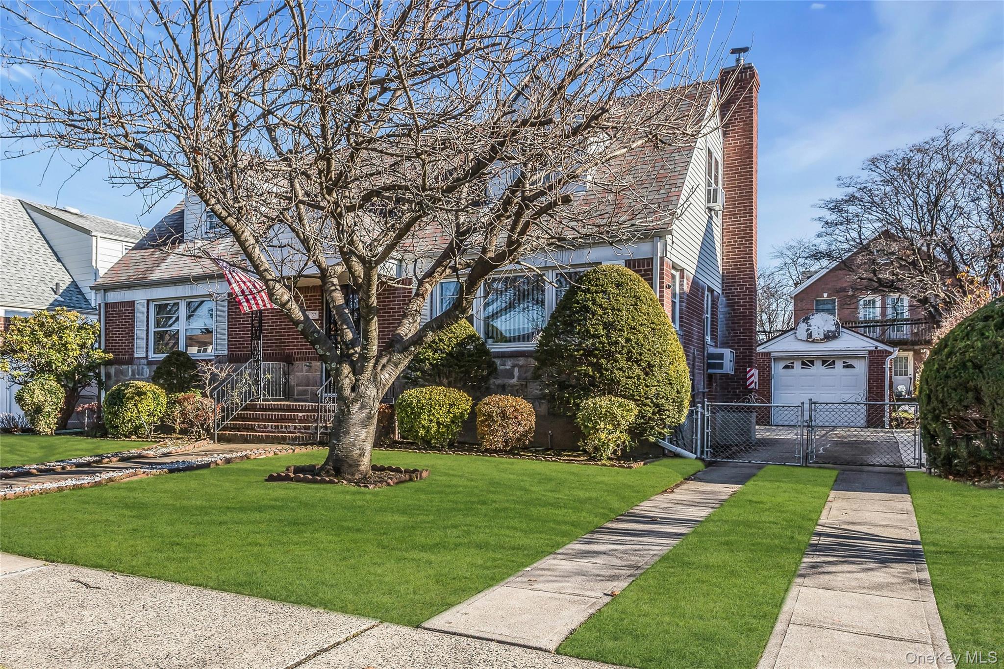 78-37 267th Street, Glen Oaks, NY 11004