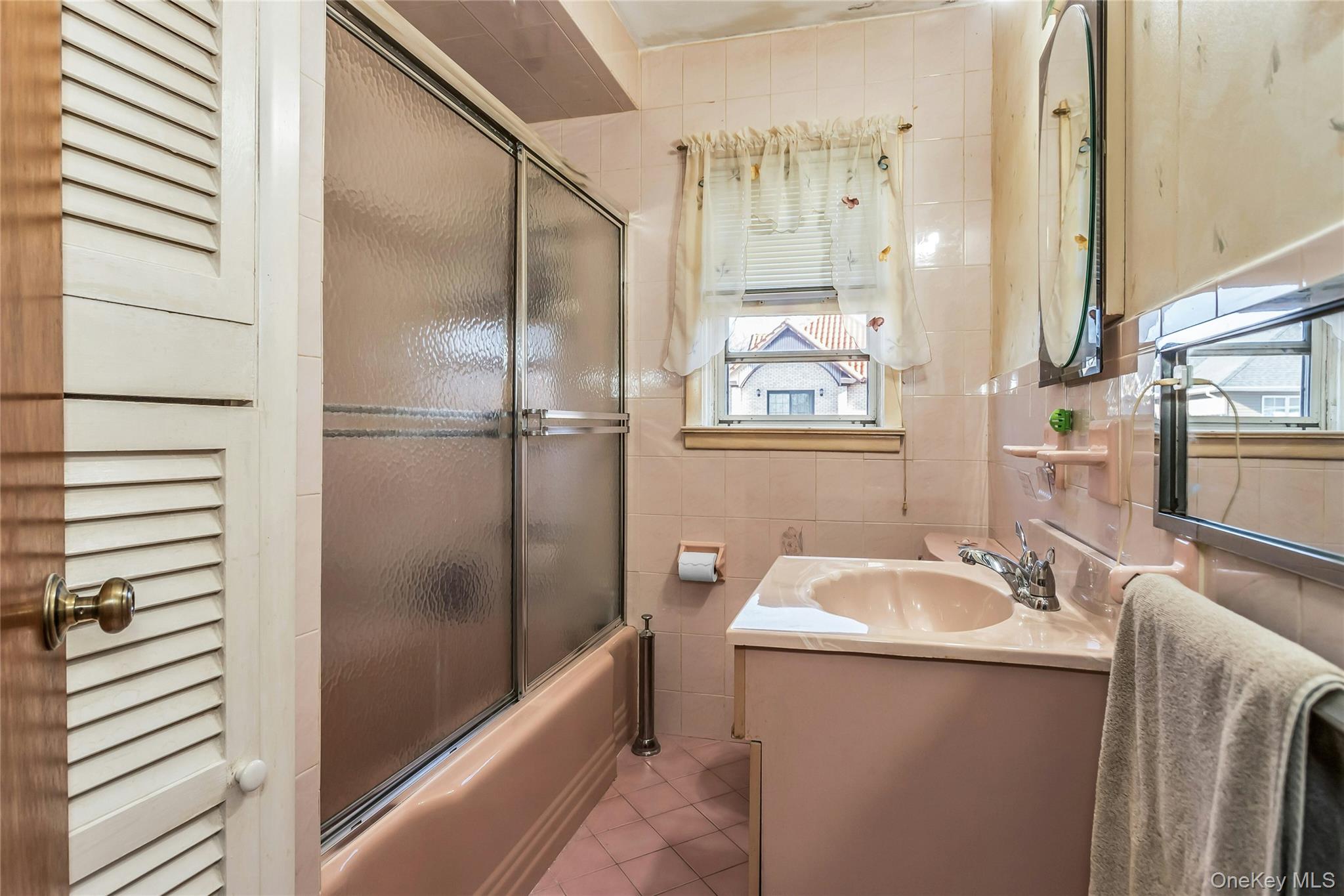 78-37 267th Street, Glen Oaks, NY 11004