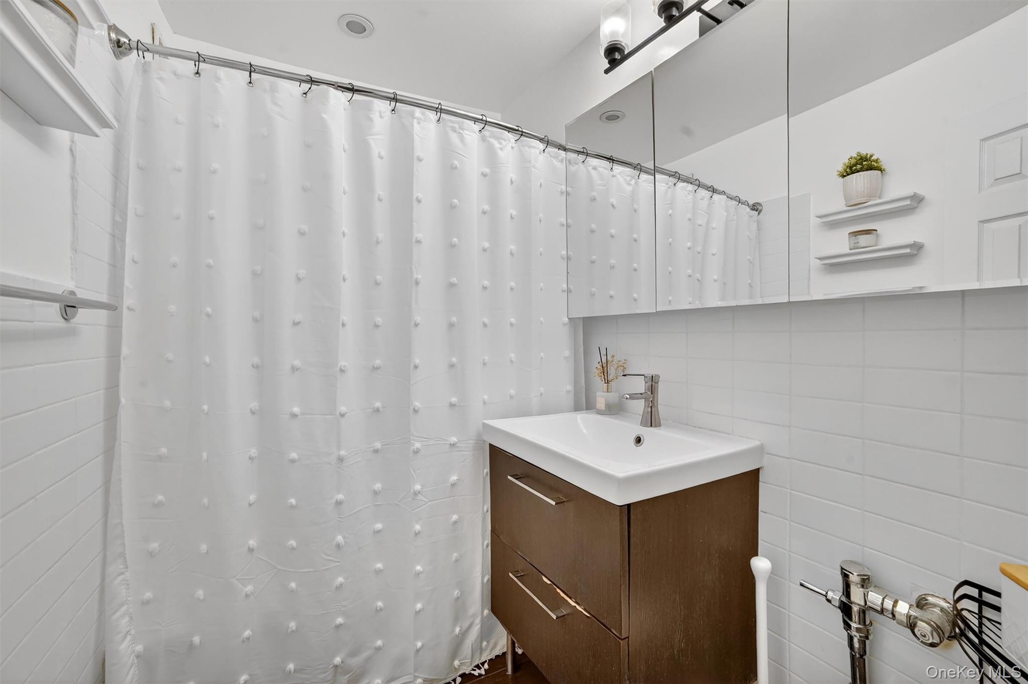 6495 Broadway # 5R, Bronx, NY 10471