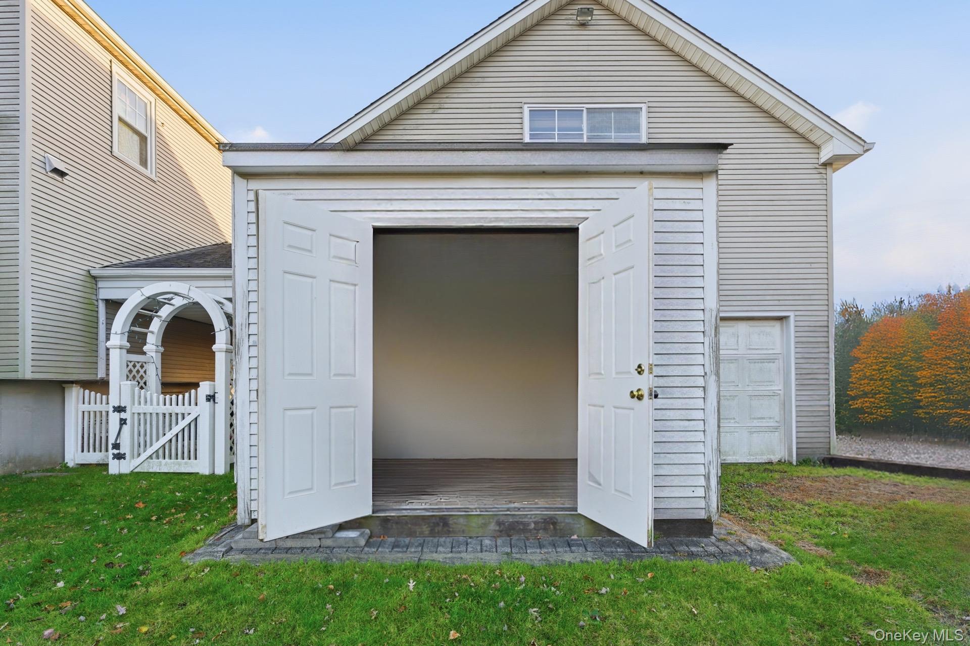 2011 Orinoco Drive, West Islip, NY 11795