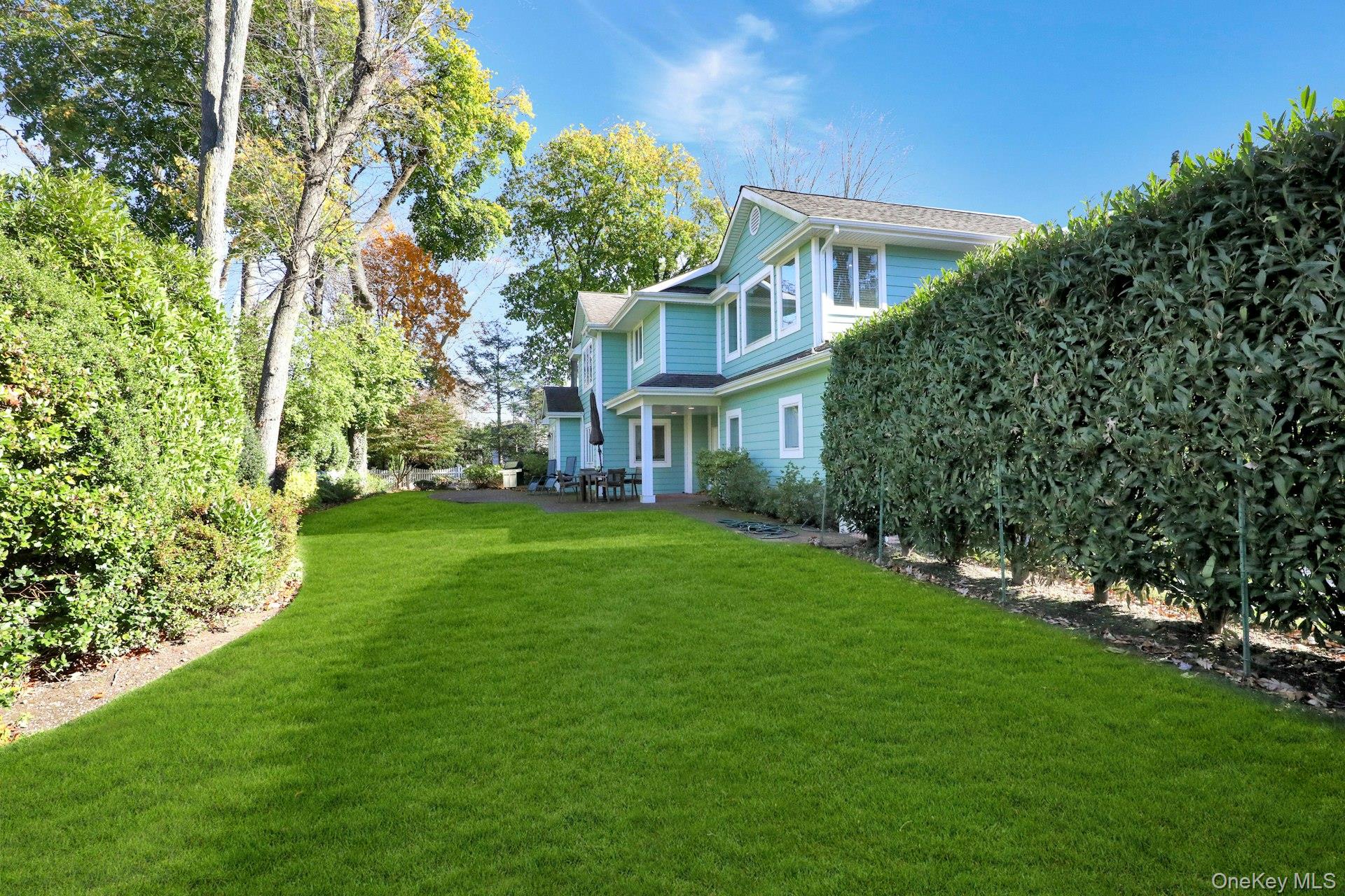 81 Round Hill Road, East Hills, NY 11577