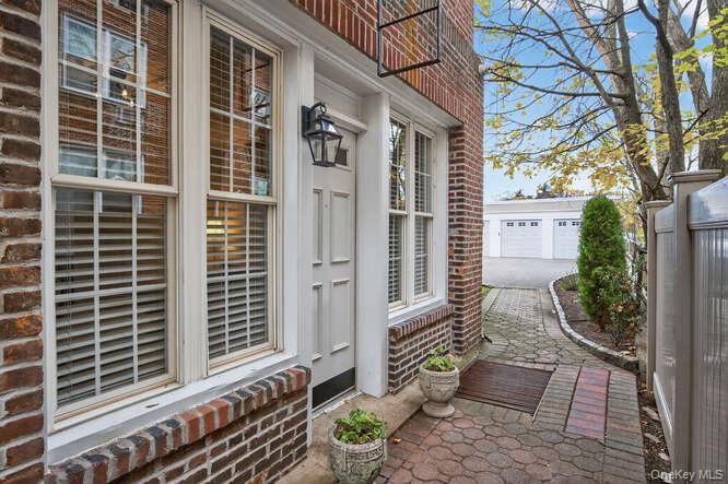 105 Seventh Street # 10, Garden City, NY 11530