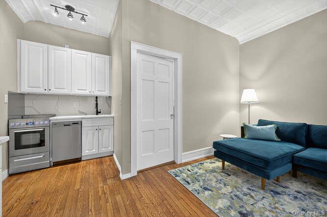 105 Seventh Street # 10, Garden City, NY 11530