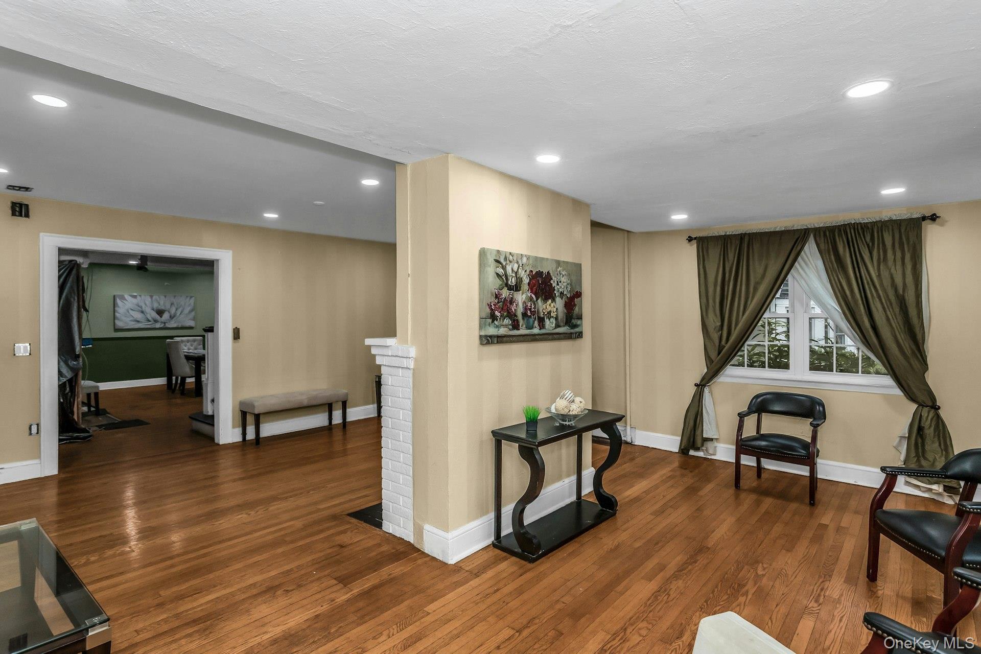 55 Willow Street, Garden City, NY 11530