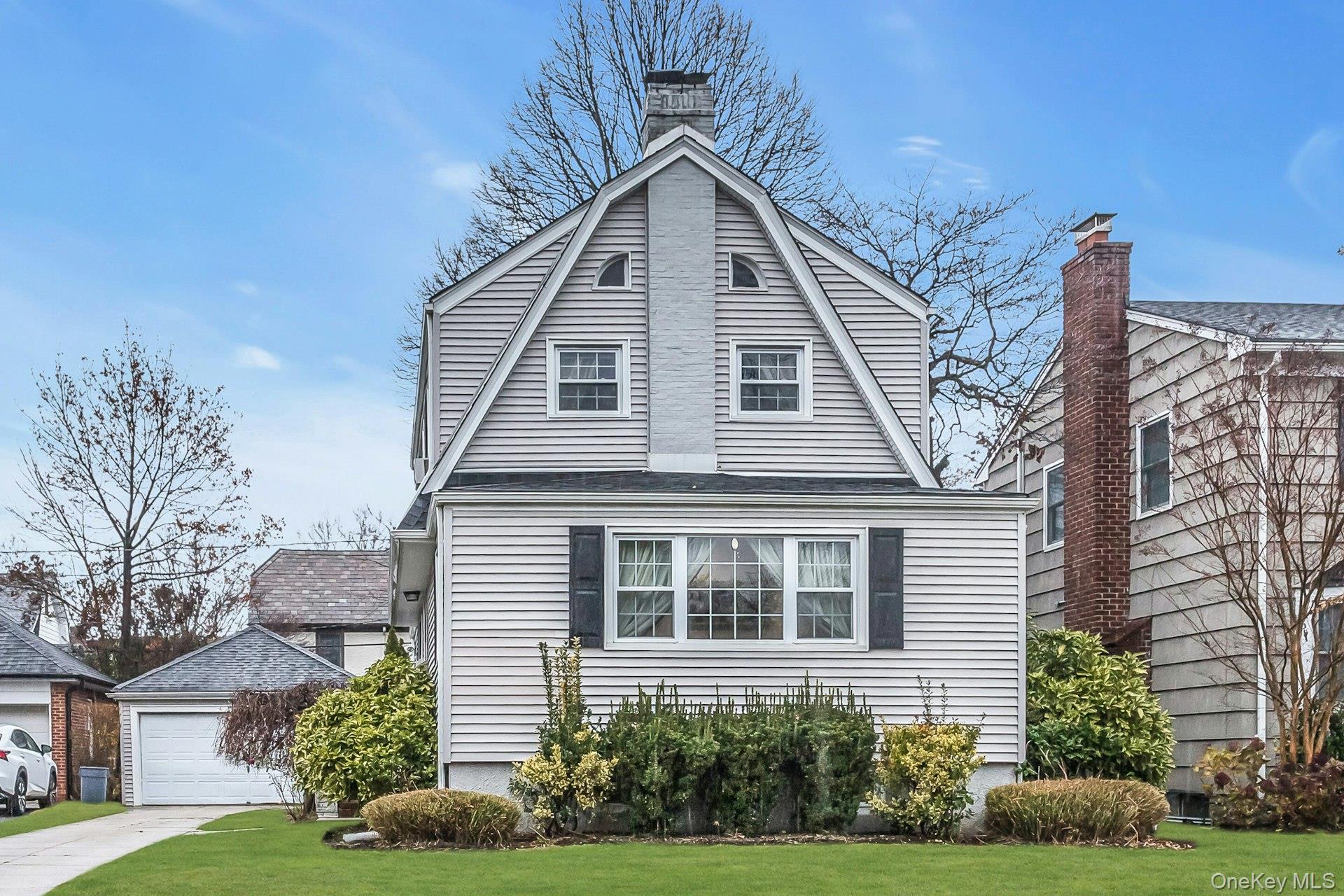 55 Willow Street, Garden City, NY 11530