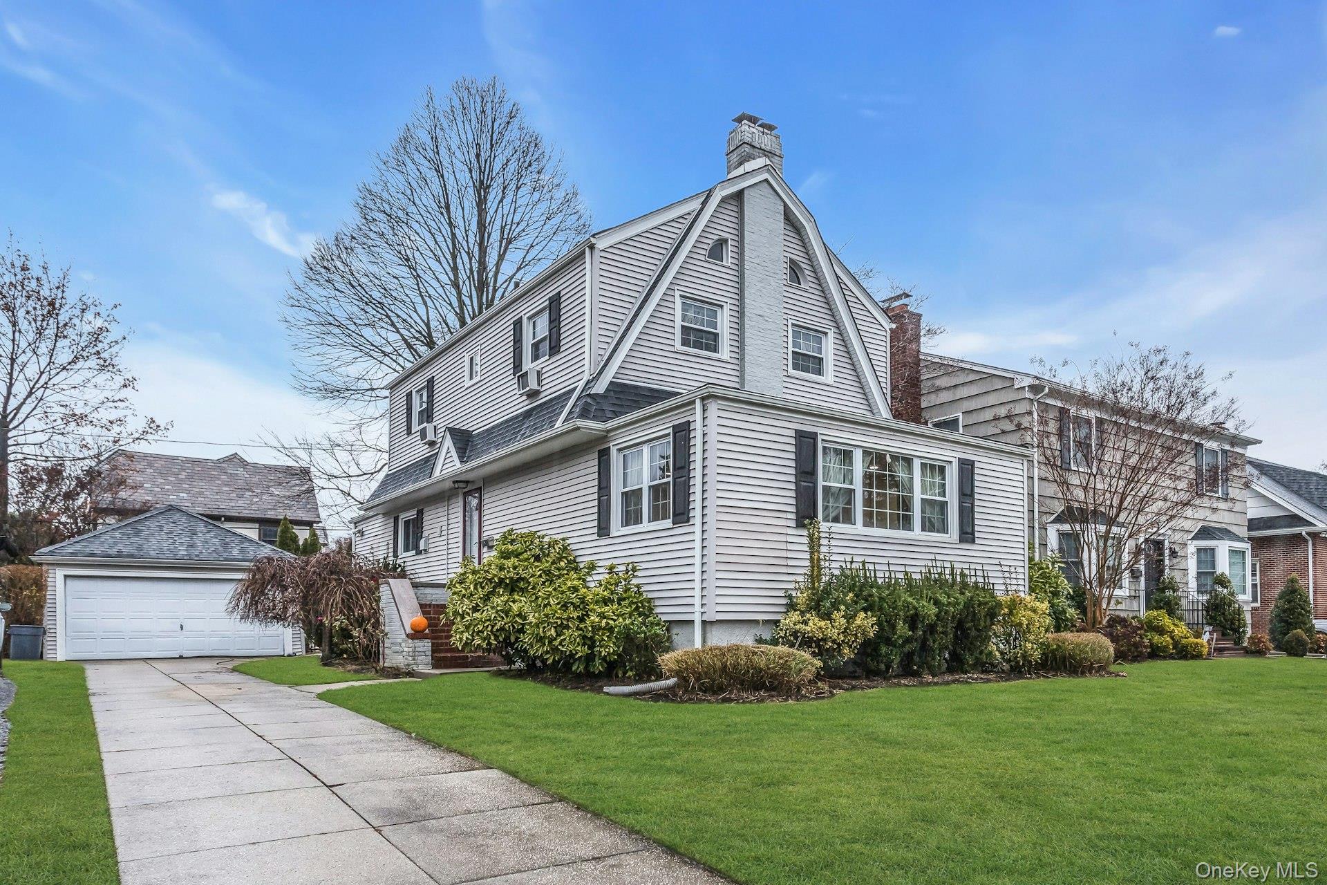 55 Willow Street, Garden City, NY 11530