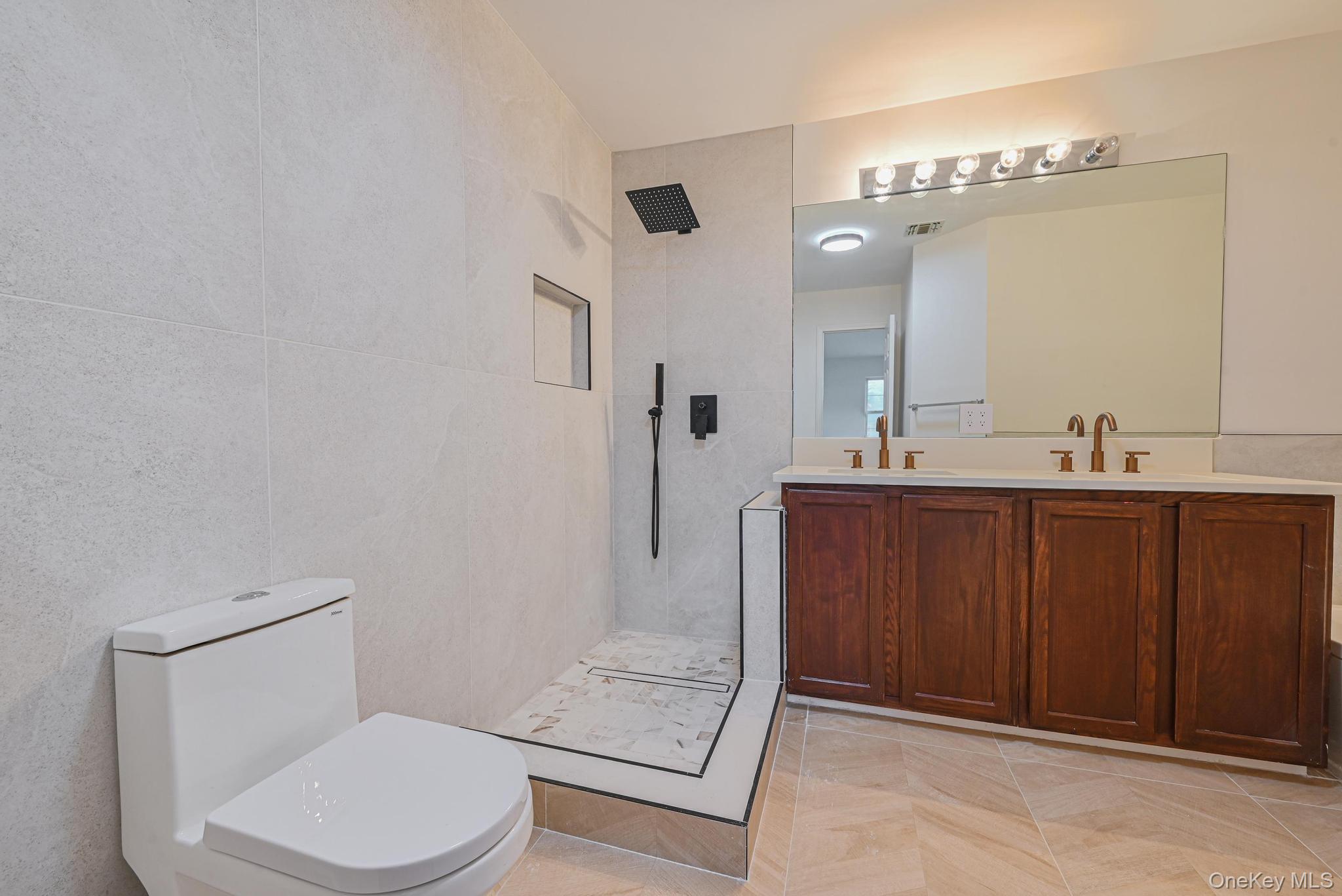 11 Northwood Blvd, Central Islip, NY 11722