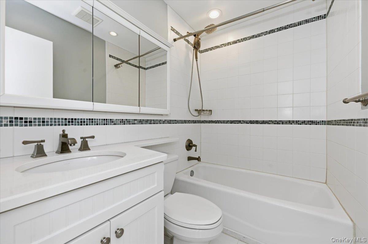 100 W Broadway # 7C, Long Beach, NY 11561