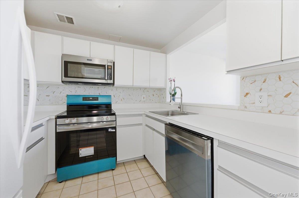 100 W Broadway # 7C, Long Beach, NY 11561