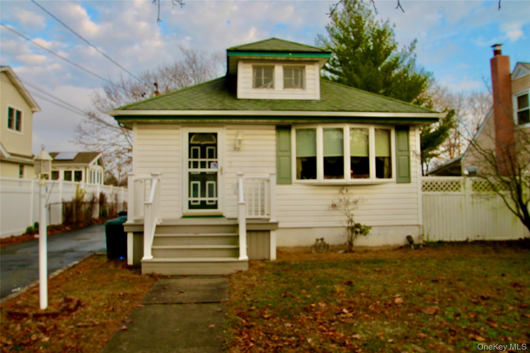 45 Merokee Place, Farmingdale, NY 11735