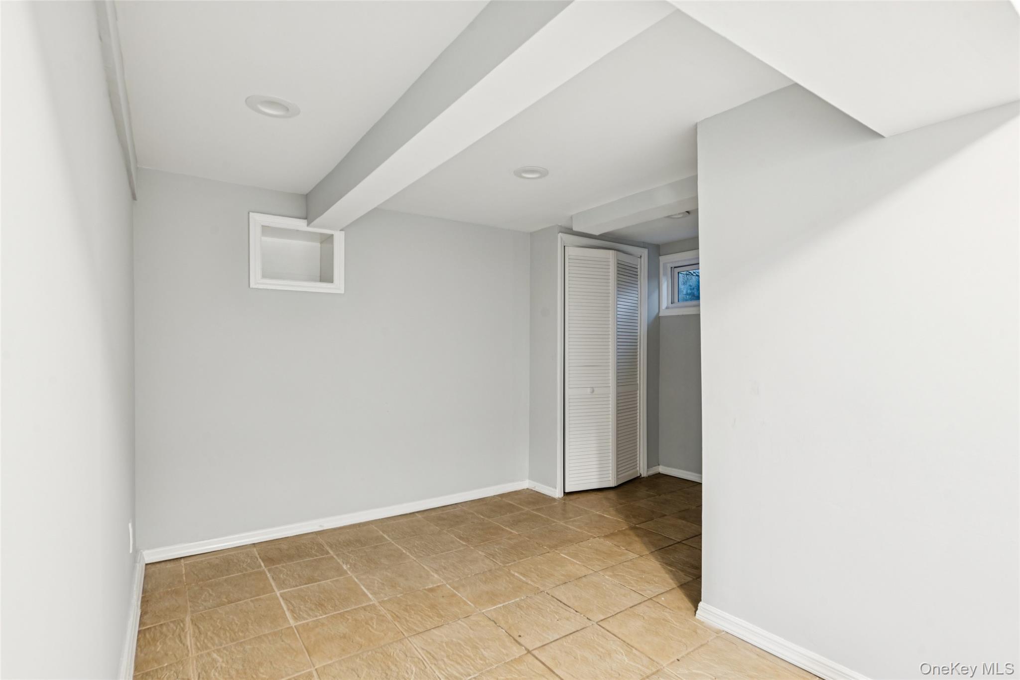 61 Harris Avenue, Hewlett, NY 11557