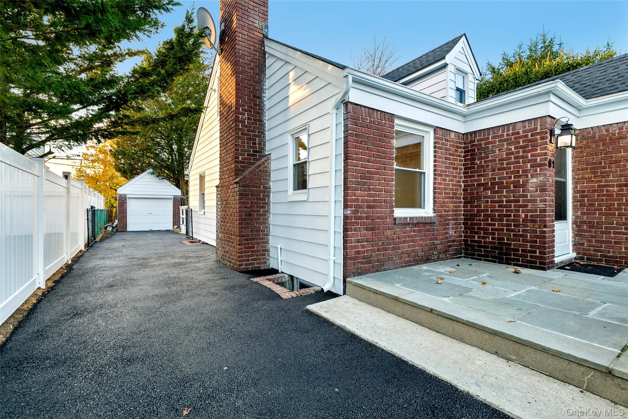 61 Harris Avenue, Hewlett, NY 11557