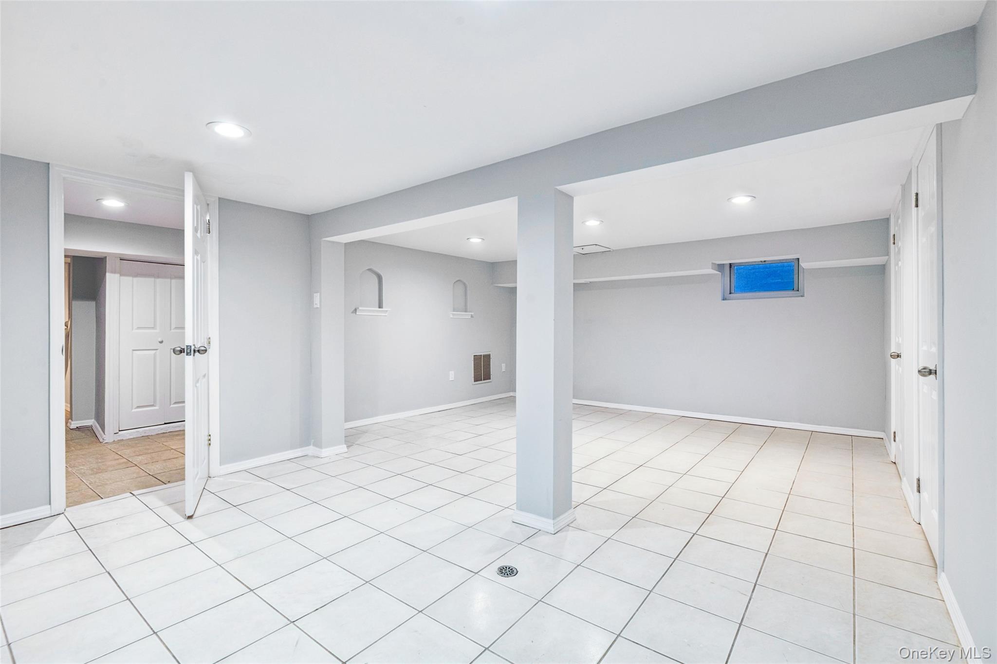 61 Harris Avenue, Hewlett, NY 11557