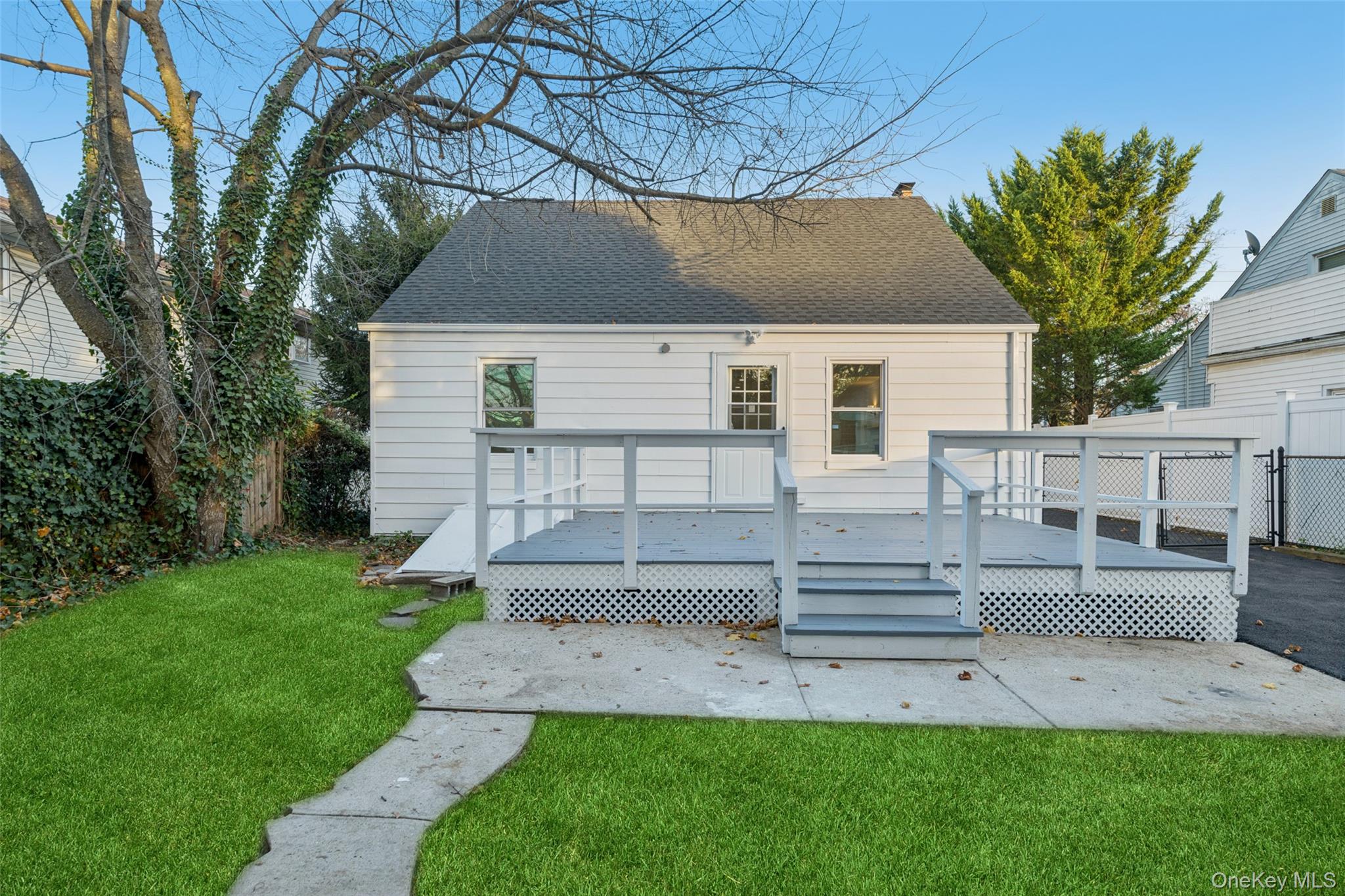 61 Harris Avenue, Hewlett, NY 11557