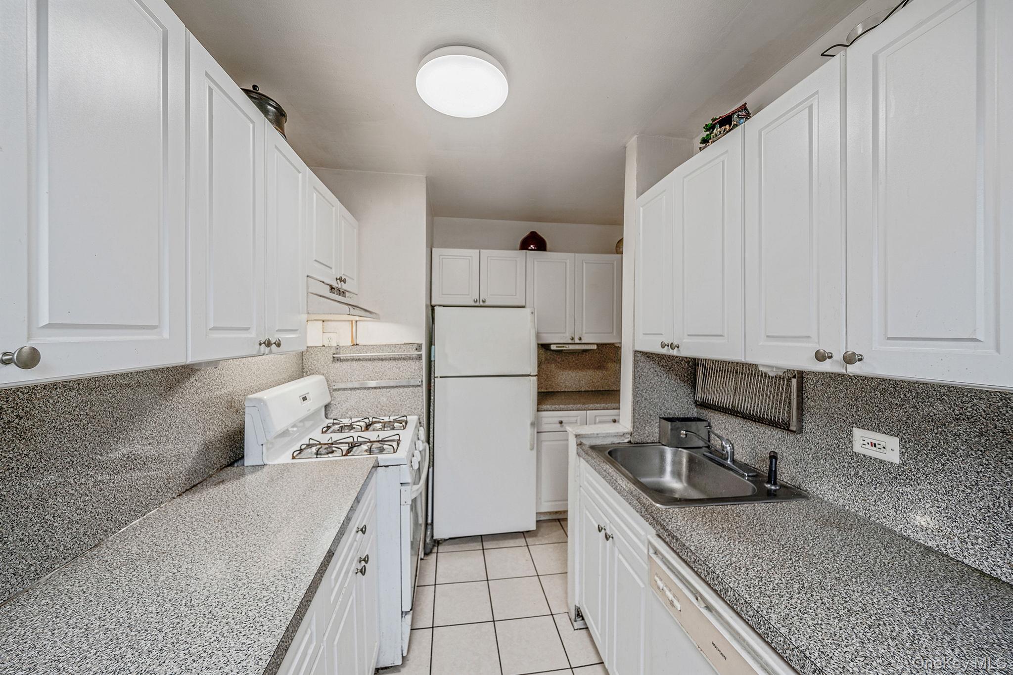 61-25 97 Street # 2B, Rego Park, NY 11374