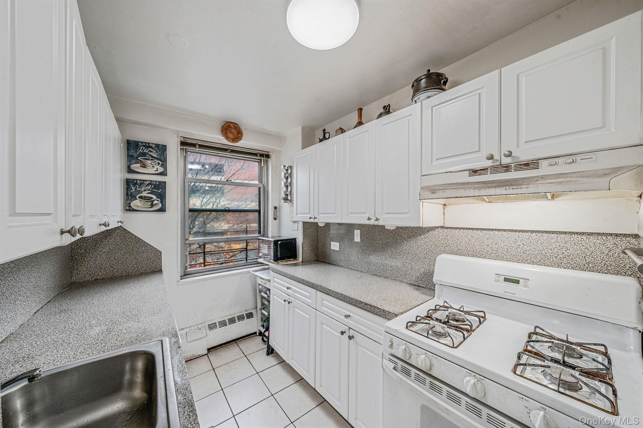 61-25 97 Street # 2B, Rego Park, NY 11374