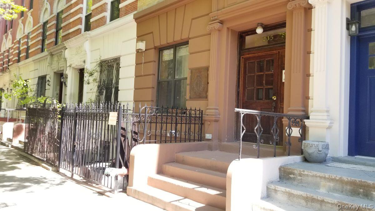 235 W 137th Street # 1F, New York (Manhattan), NY 10030