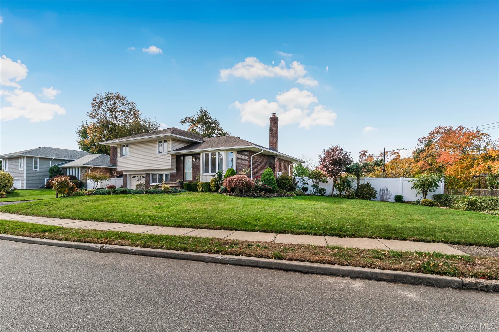 2 Deer Path Lane, Syosset, NY 11791