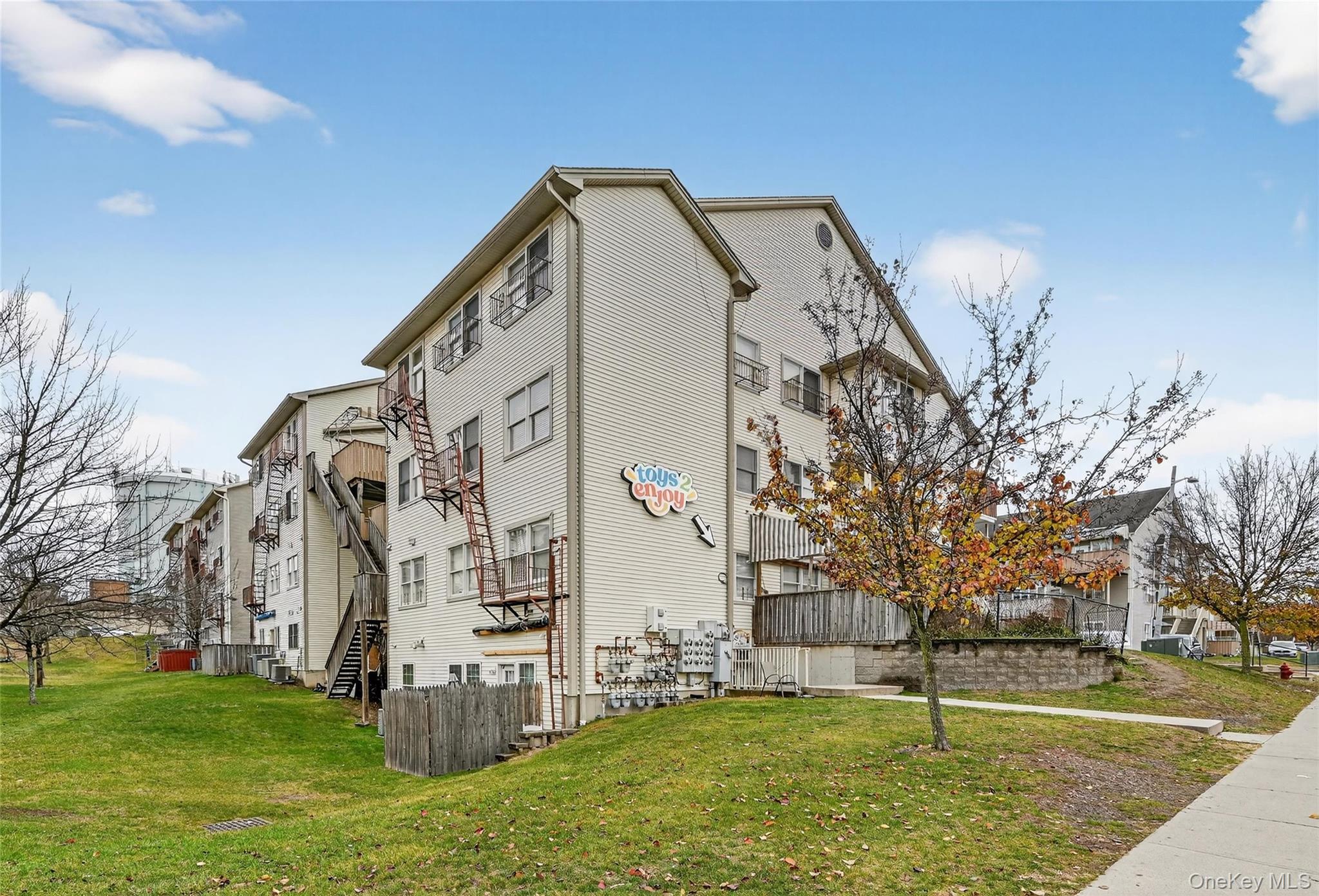 4 Toltchav Way # 102, Monroe, NY 10950