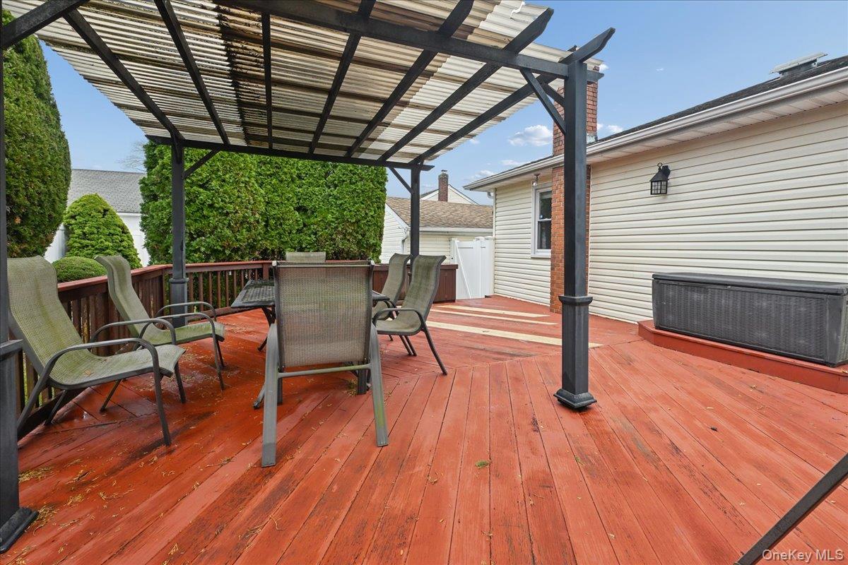 331 N Michigan Avenue, Massapequa, NY 11758