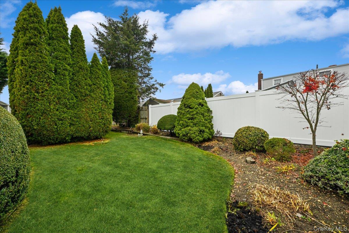 331 N Michigan Avenue, Massapequa, NY 11758