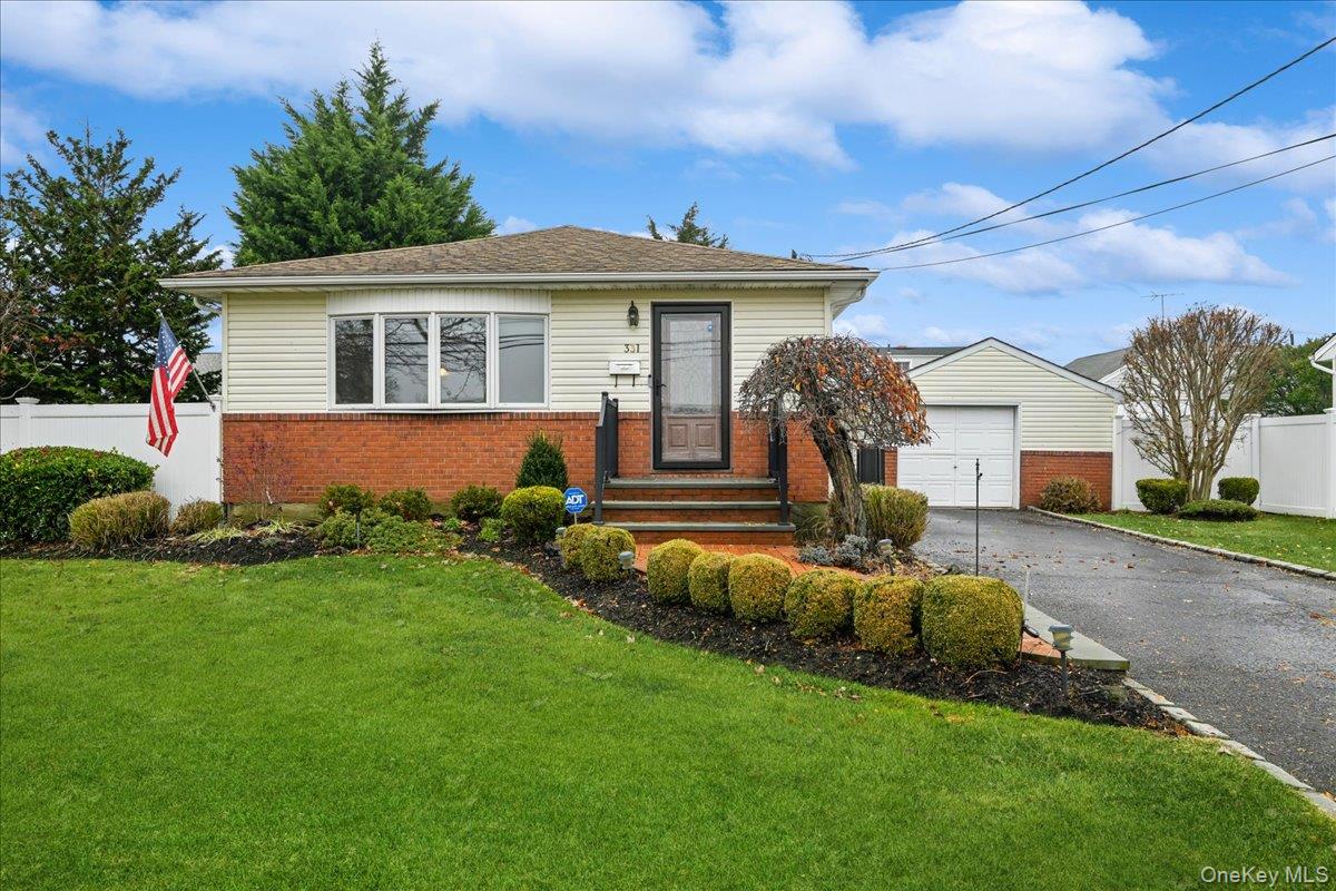 331 N Michigan Avenue, Massapequa, NY 11758