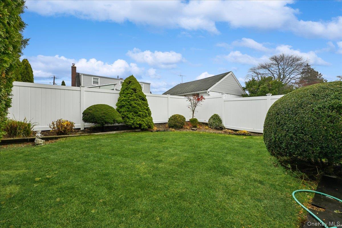 331 N Michigan Avenue, Massapequa, NY 11758