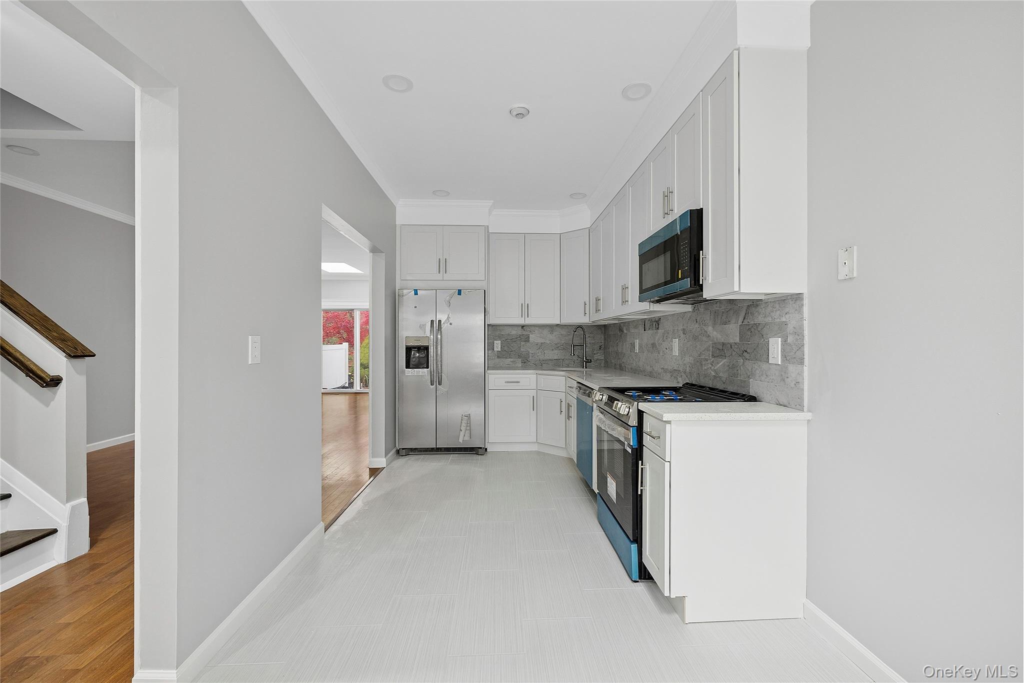 18 Brookville Way, Manorville, NY 11949