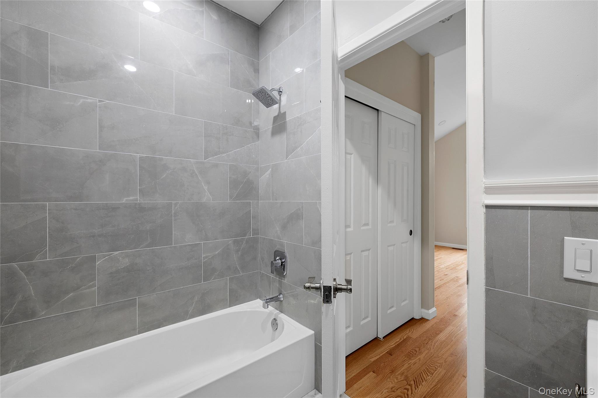 18 Brookville Way, Manorville, NY 11949