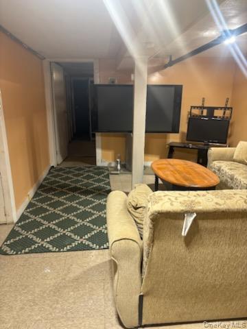 19144 113th Road, Saint Albans, NY 11412