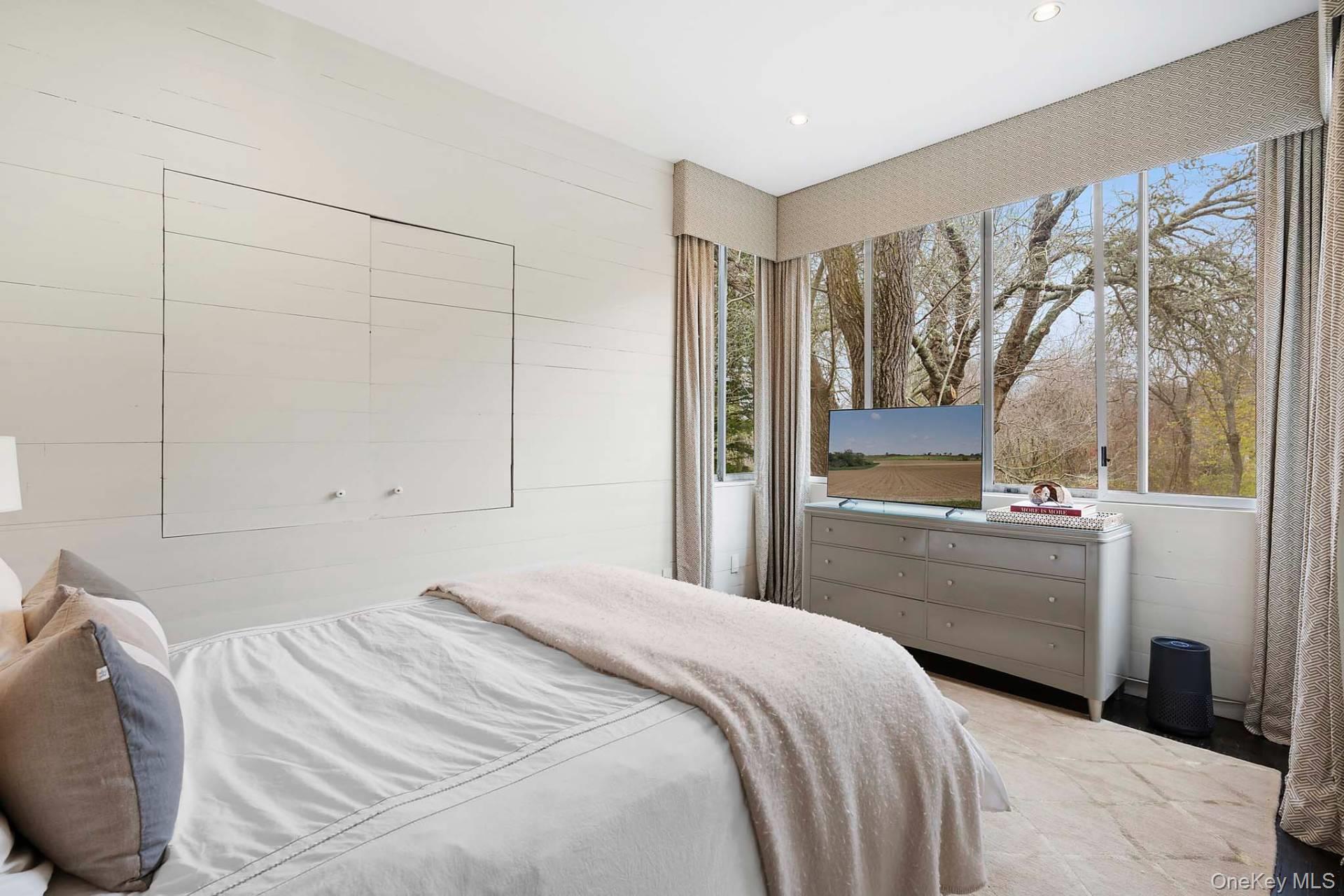 212 Upper Seven Ponds Road, Water Mill, NY 11976