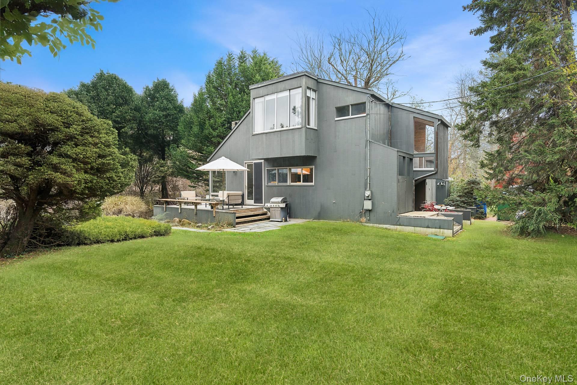 212 Upper Seven Ponds Road, Water Mill, NY 11976