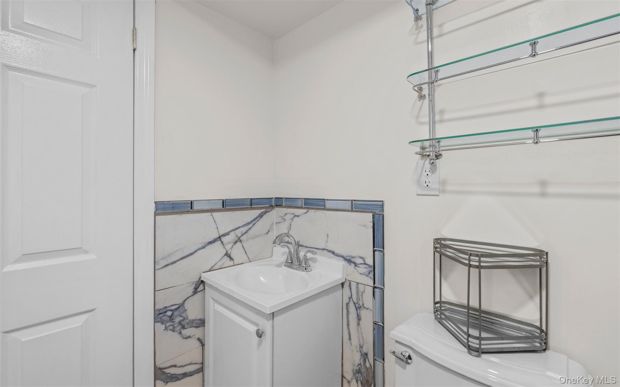 2 Smith Street, Deer Park, NY 11729