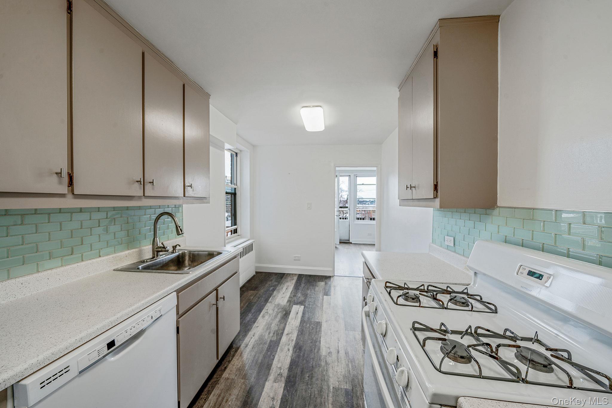 23-20 Bell Boulevard # 6J, Bayside, NY 11360