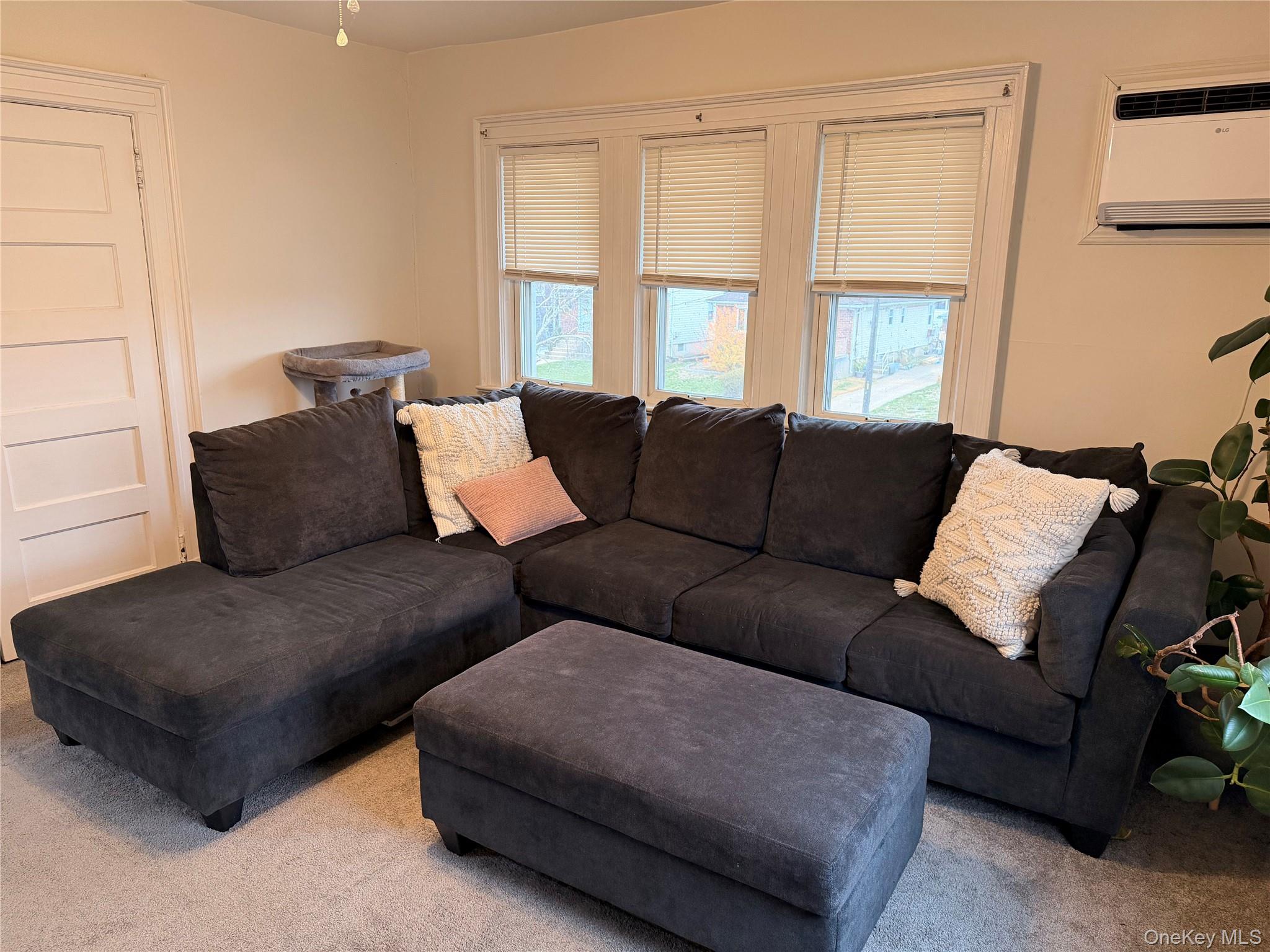 65 W Windsor Parkway, Oceanside, NY 11572