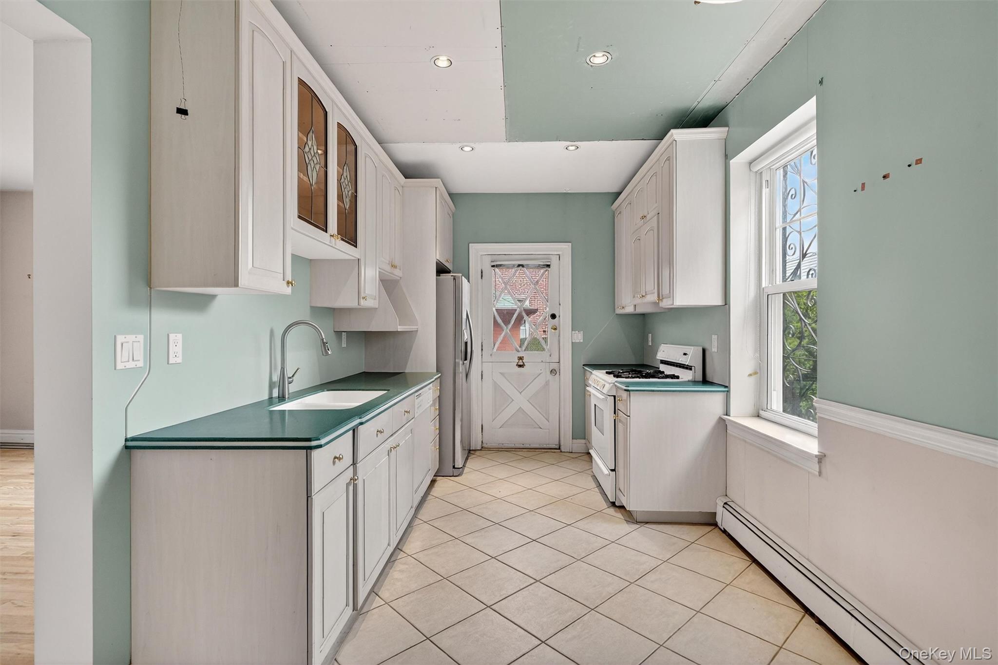 2300 Gunther Avenue, Bronx, NY 10469