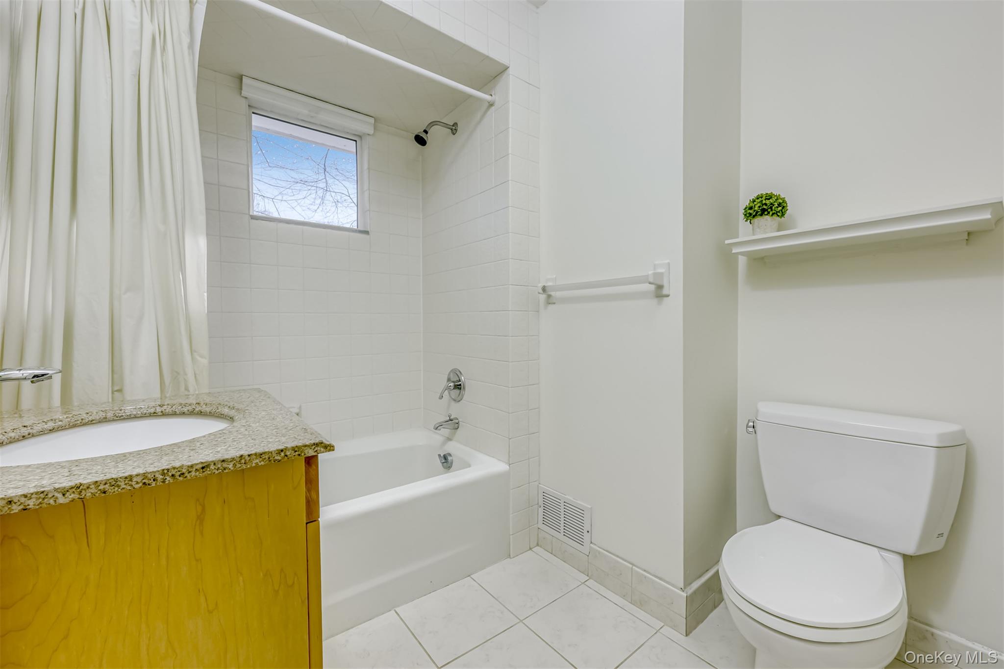 11 Fleetwood Avenue, Chestnut Ridge, NY 10977