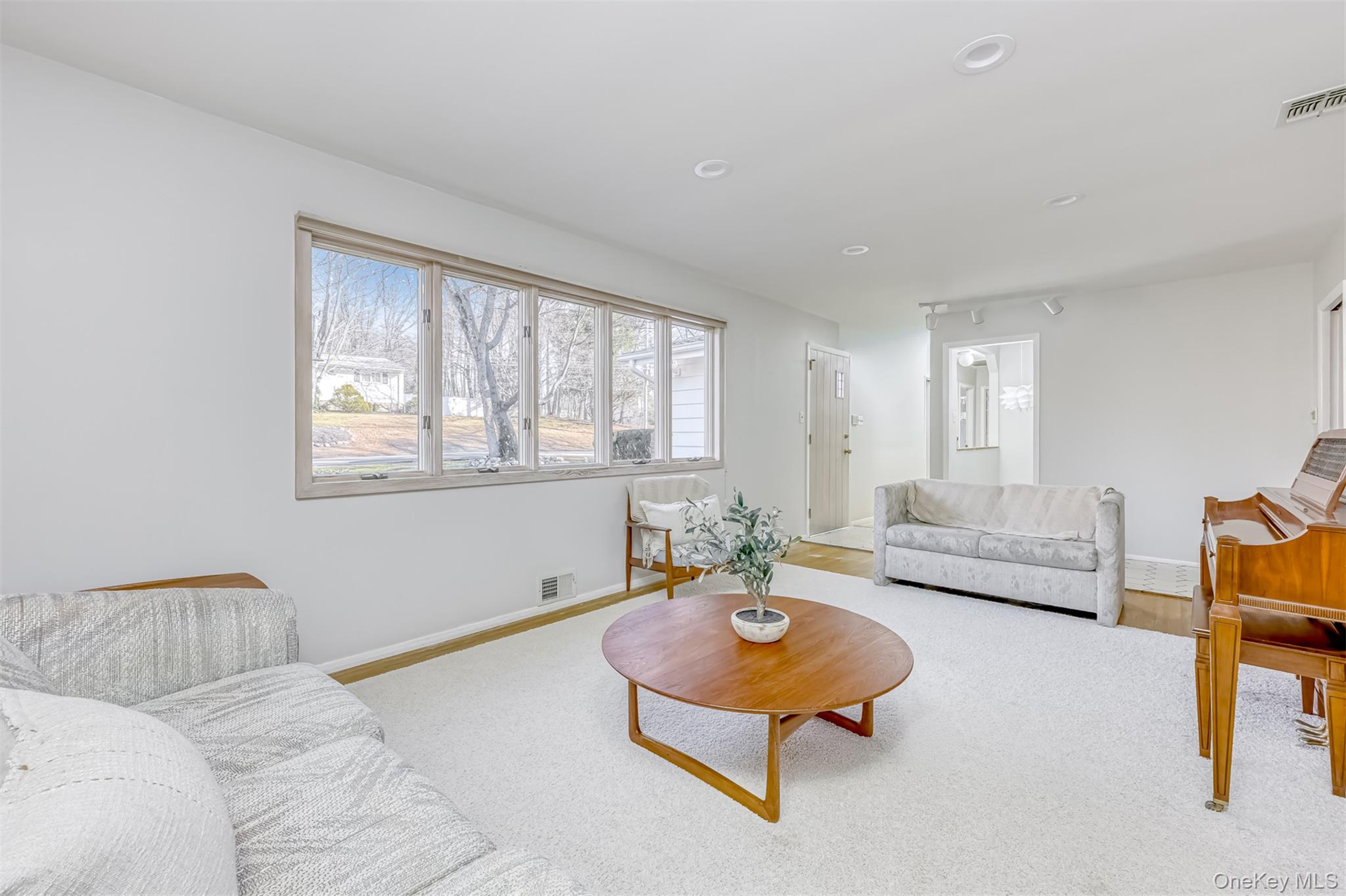 11 Fleetwood Avenue, Chestnut Ridge, NY 10977