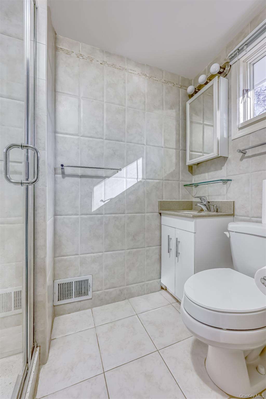 11 Fleetwood Avenue, Chestnut Ridge, NY 10977