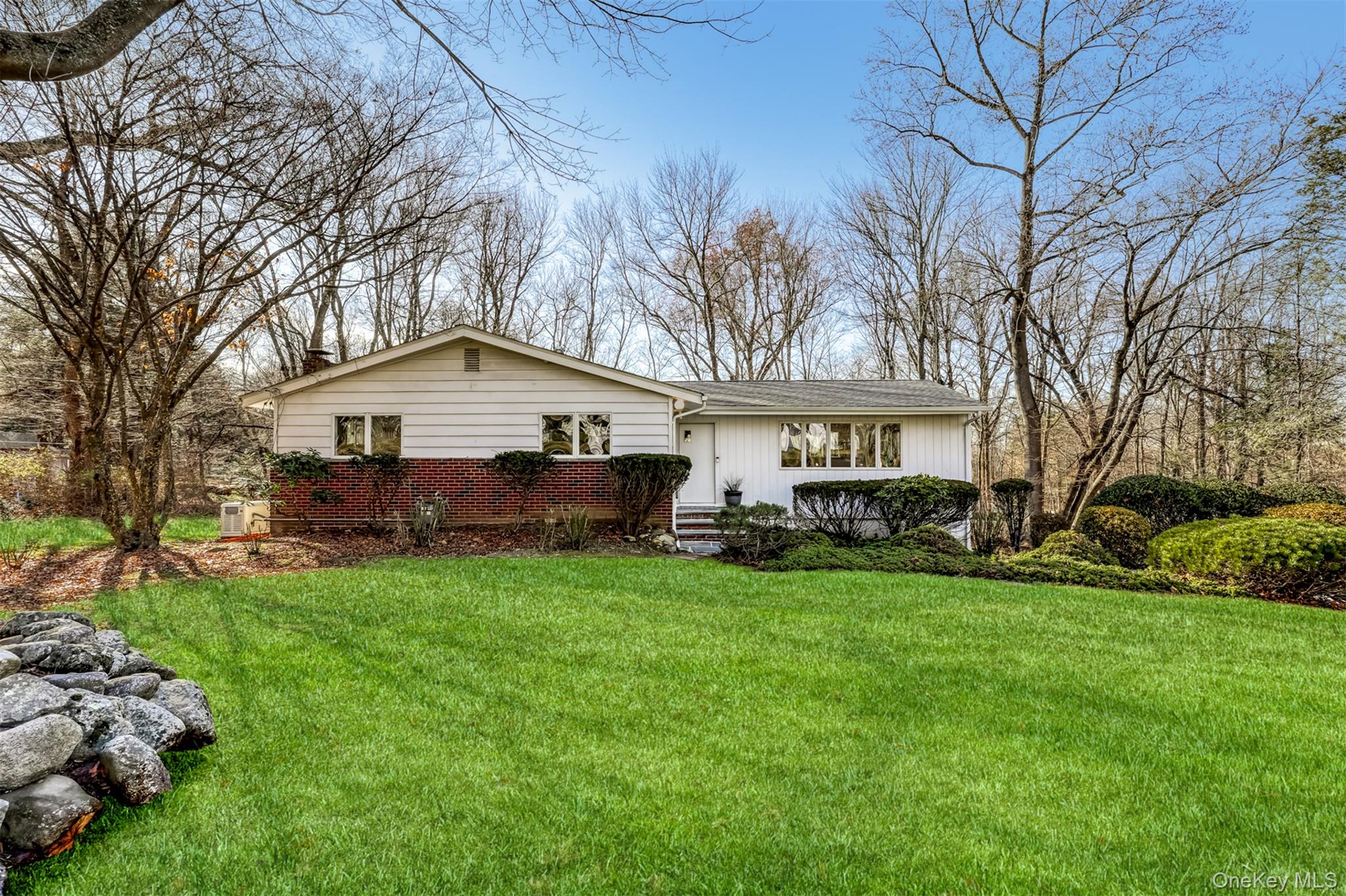 11 Fleetwood Avenue, Chestnut Ridge, NY 10977