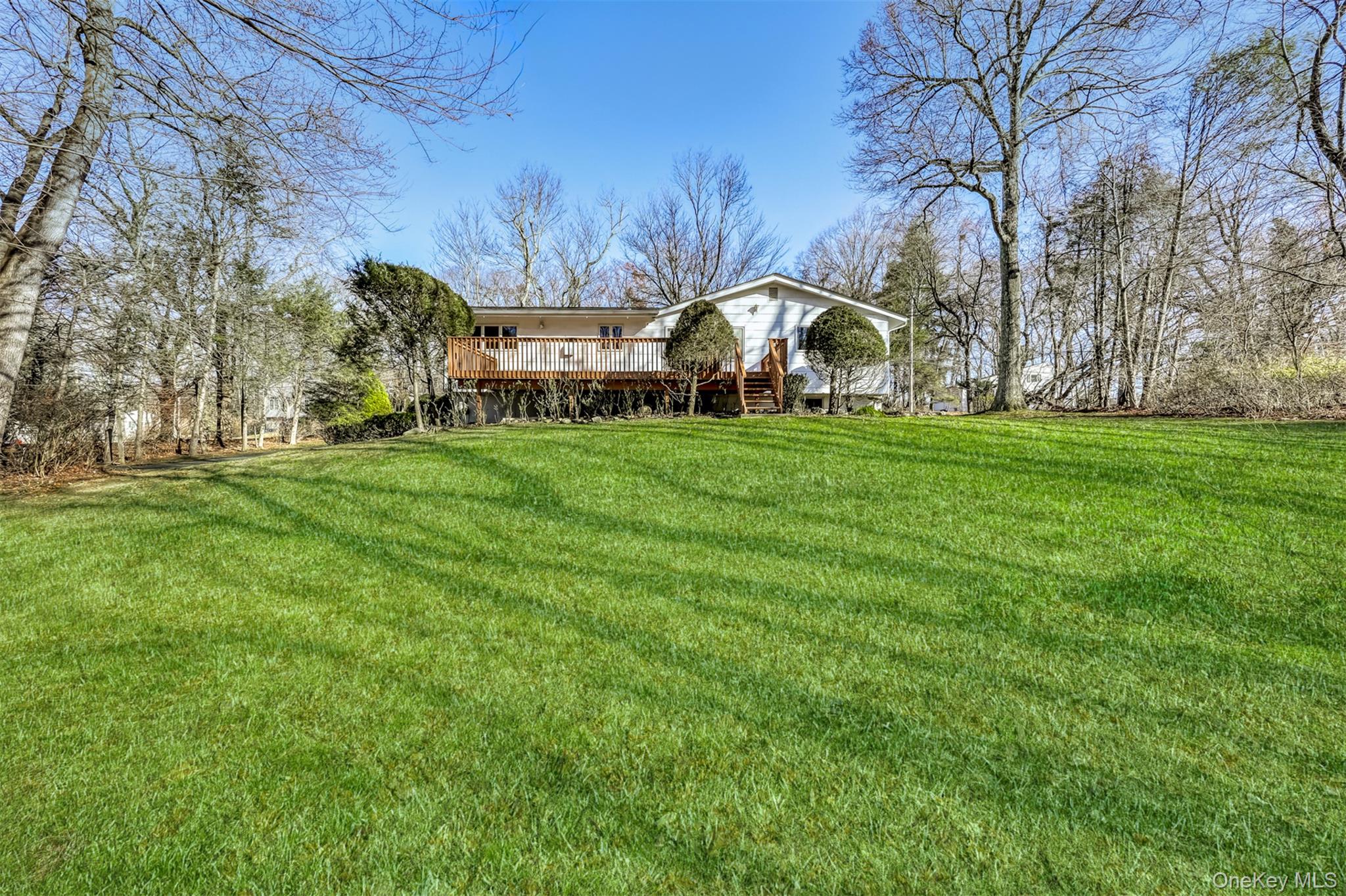 11 Fleetwood Avenue, Chestnut Ridge, NY 10977