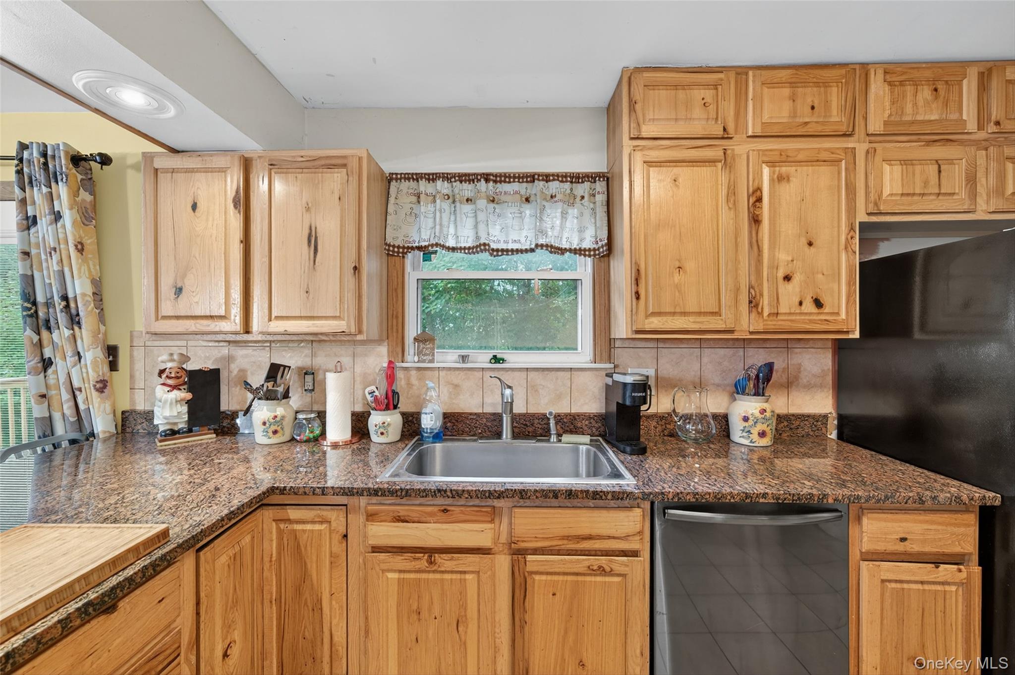 16 Oakland Avenue, Chester, NY 10918