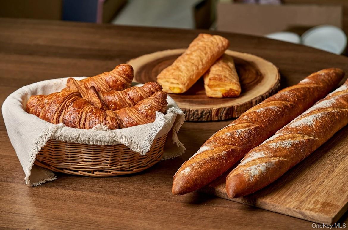 1 Miller Place # D, Smithtown, NY 11787