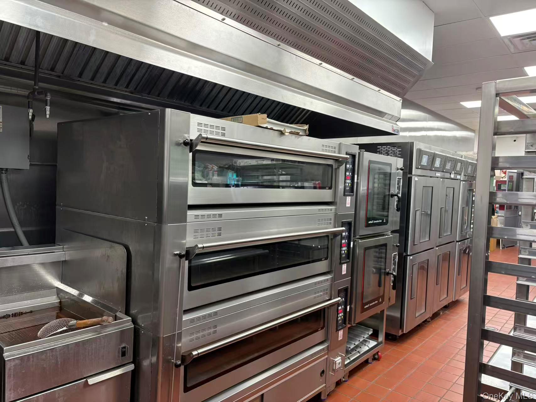 1 Miller Place # D, Smithtown, NY 11787